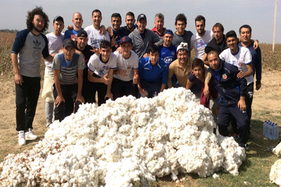 Футболисты и тренеры «Бунёдкора» приняли участие в сборе хлопка
