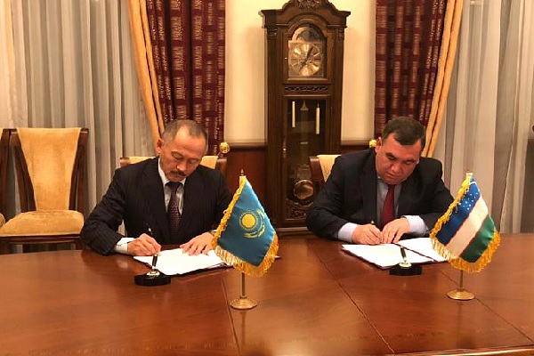 Узбекистан и Казахстан подписали протокол об ускоренном пропуске поездов