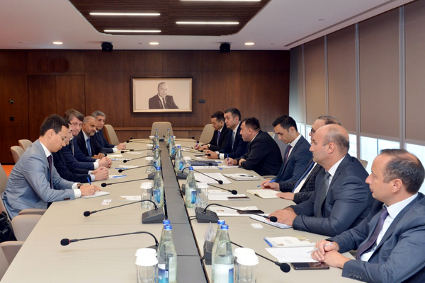 UzAuto расширяет сотрудничество с Азербайджаном