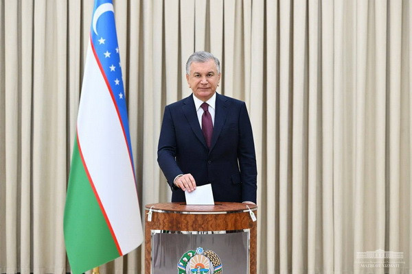 Shavkat Mirziyoyev voted in the presidential elections
