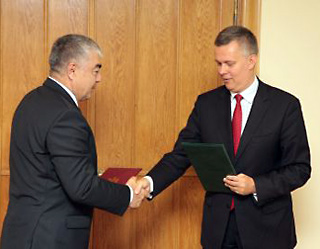 Uzbek Defense Minister pays visit to Poland