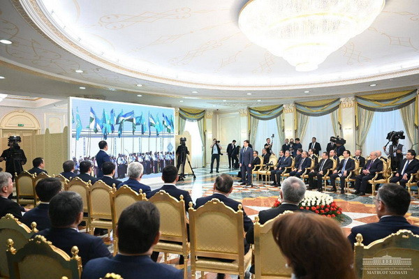 Президенты приняли участие в церемонии прибытия первого грузового поезда по маршруту «Сиань – Хоргос – Алматы – Сарыагач – Ташкент»