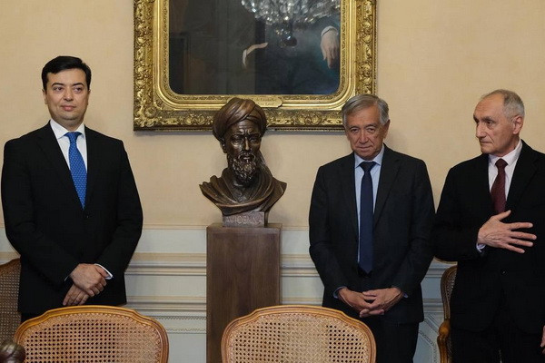 A bust of Abu Ali Ibn Sino has been installed in the Medical Academy of France