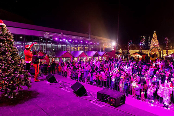 A genuine formula for New Year’s magic from Coca-Cola: a caravan, a food festival, fun competition games, music and dancing.