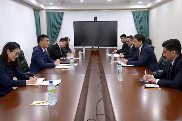Uzbek Deputy Foreign Minister meets with the Ambassadors of Japan and China