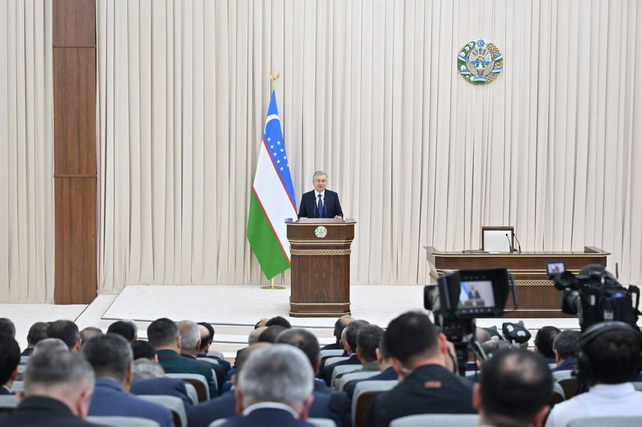 Президент Узбекистана поручил выставить на аукцион месторождения золота в Кашкадарье
