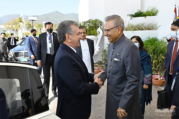 President of Uzbekistan meets with the President of Pakistan