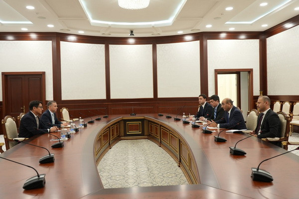 Uzbek DFM holds meeting with the USAID Mission Director in Uzbekistan