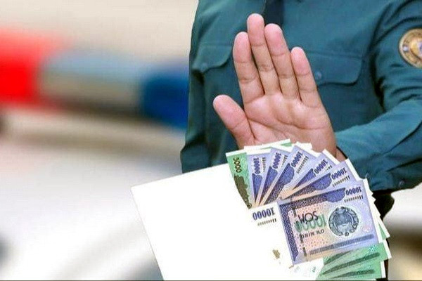 Водитель, управлявший транспортным средством в состоянии алкогольного опьянения, предложил взятку инспектору ДПС
