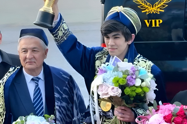 В Ташкенте торжественно встретили чемпиона Кубка мира ФИДЕ Жавохира Синдарова