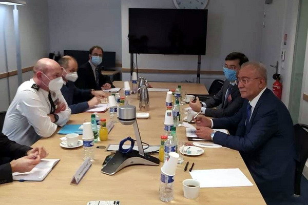 Negotiations take place in the French Ministry of the Armed Forces in Paris