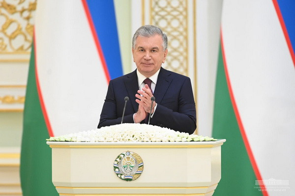 Шавкат Мирзиёев вручил государственные награды группе военнослужащих