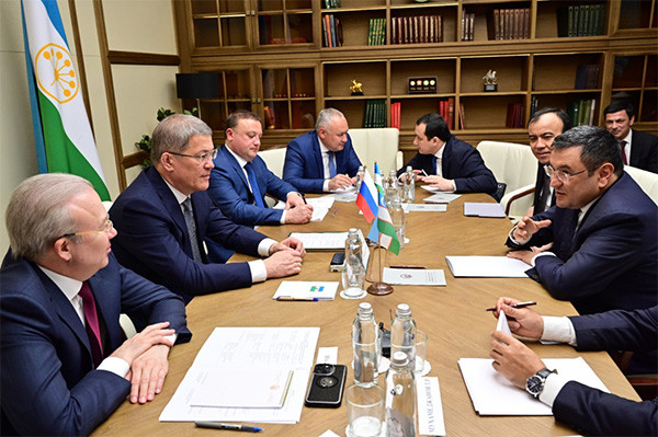 A delegation of Uzbekistan hold a meeting with the head of Bashkortostan