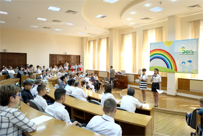 Sen Yolg’iz Emassan провел церемонию поздравления выпускников