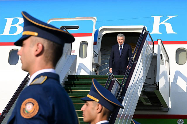 Президент Узбекистана прибыл в Азербайджан