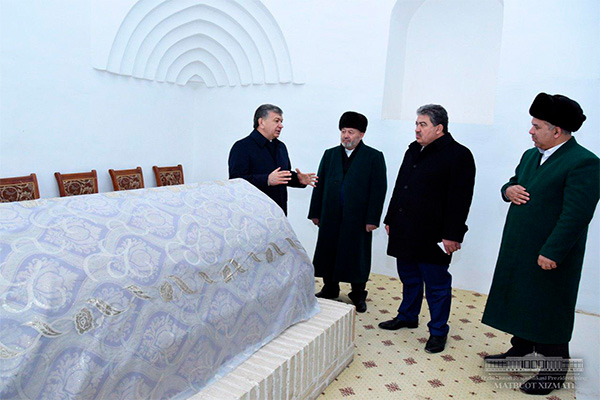 President Shavkat Mirziyoyev visits mausoleum of Abu Mouin Nasafi