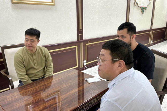 Andijon viloyati hokimi Xitoyning Shansan E-Commerce kompaniyasi bilan qishloq xo‘jaligi va pillachilikdagi loyihalarni muhokama qildi