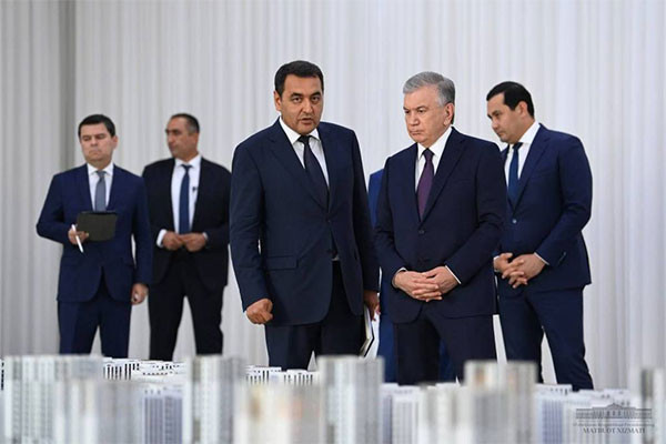 Uzbek President inspects the construction of a new neighborhood in Ferghana