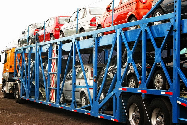 Из каких стран в основном импортирует легковые автомобили Узбекистан?
