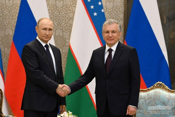 Шавкат Мирзиёев и Владимир Путин провели телефонный разговор