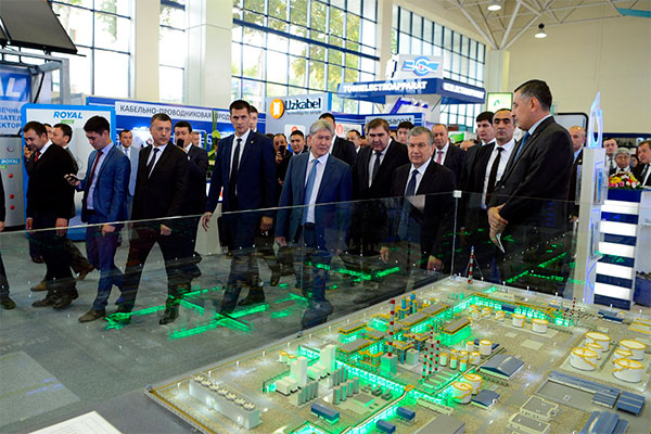 Presidents of Uzbekistan and Kyrgyzstan visit exhibition of industrial products