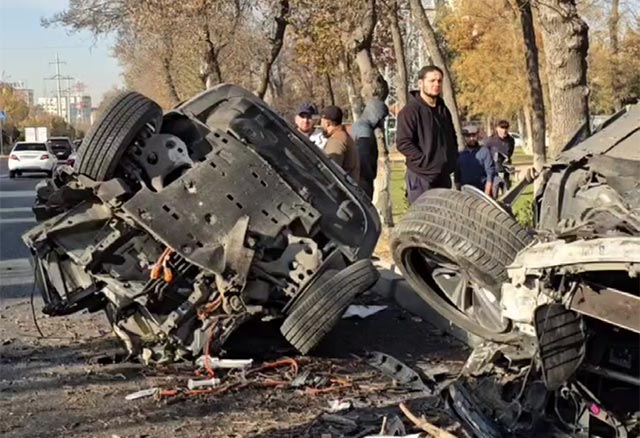 ДТП в Ташкенте: Hongqi и BYD столкнулись, один автомобиль раскололся