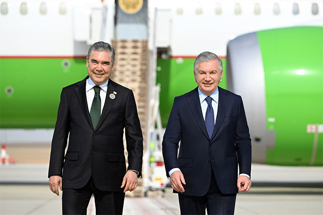 O‘zbekiston Prezidenti Turkmanistonga keldi