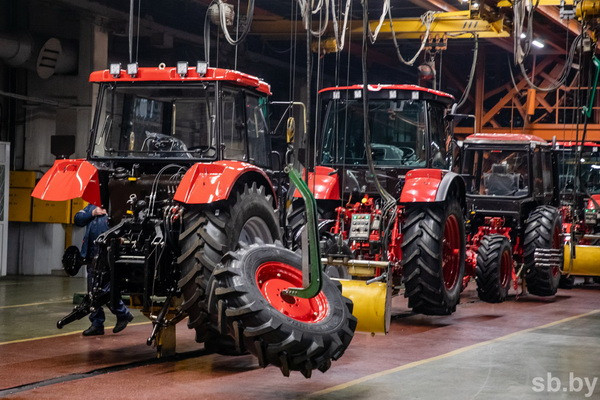Uzbekistan and Belarus to create tractor assembly production