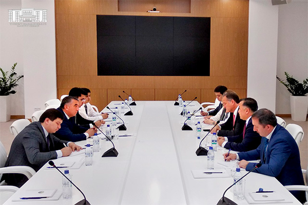 Помощь в привлечении инвесторов столице окажет компания Oppenheimer