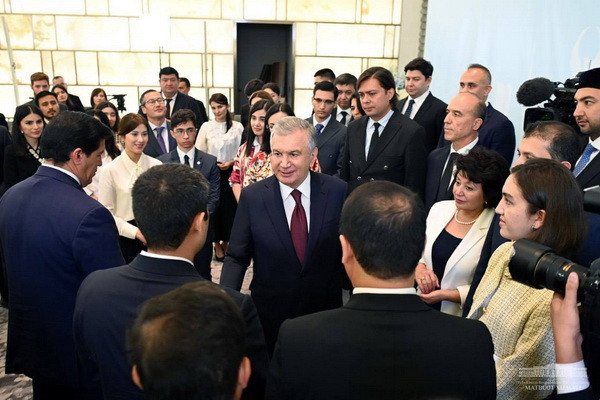 President of Uzbekistan meets with compatriots