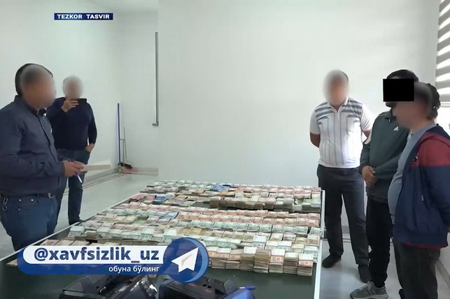 Житель Бекабада пытался вывезти в Таджикистан крупную сумму валюты Житель Бекабада пытался вывезти в Таджикистан крупную сумму валюты
