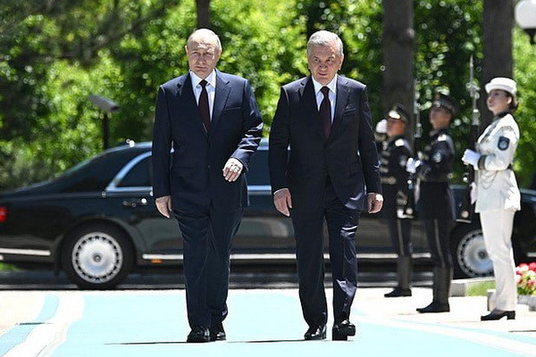 An official welcoming ceremony of the President of the Russian Federation takes place