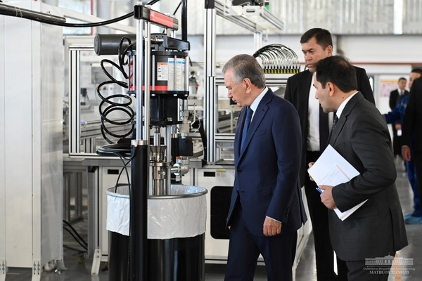 Shavkat Mirziyoyev reviews new project of joint venture