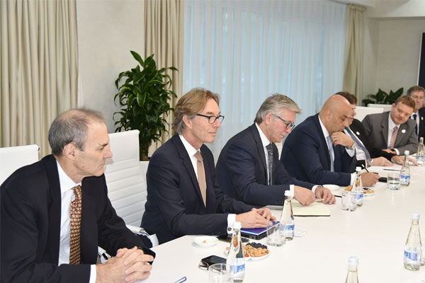 Руководство АО «Узбекнефтегаз» провело переговоры с делегцией «Air Products»