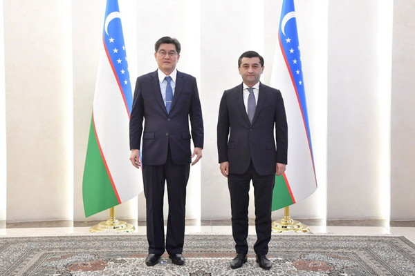 Uzbek FM receive credentials from Ambassador of Thailand