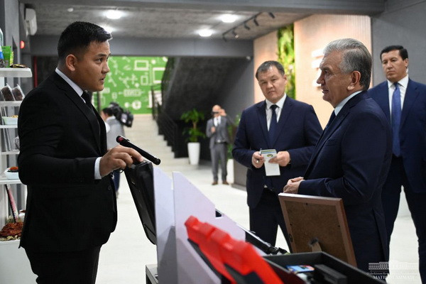 Uzbek President gets acquainted with the technopark in Nukus