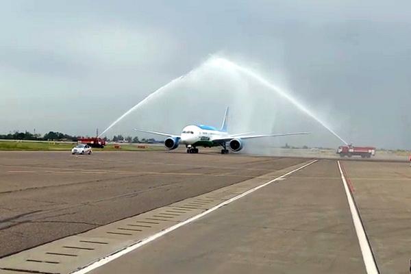 Boeing 787 with humanitarian aid on board landed in Tashkent