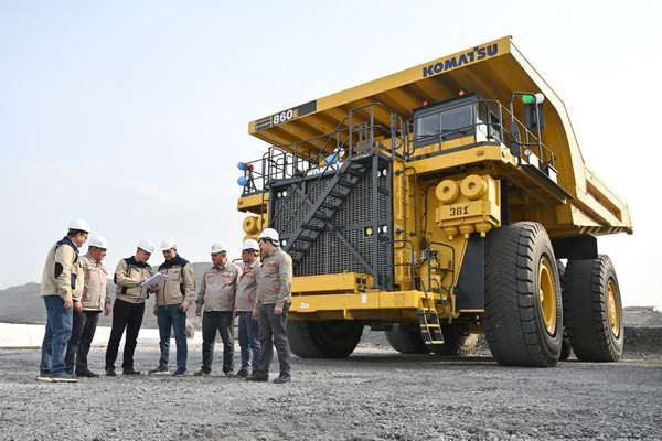 НГМК в 2024 г получит 10 самосвалов Komatsu