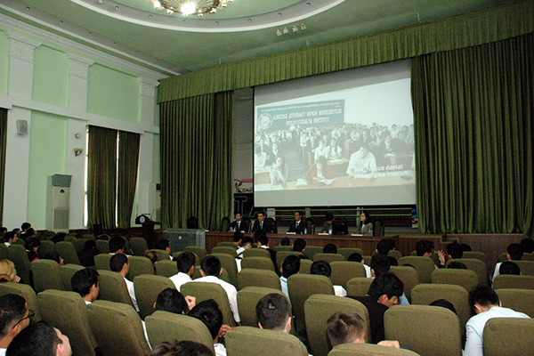 IUT conducts videoconference on 2016-2017 admission campaign