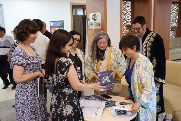Uzbek language courses to open at Oxford University
