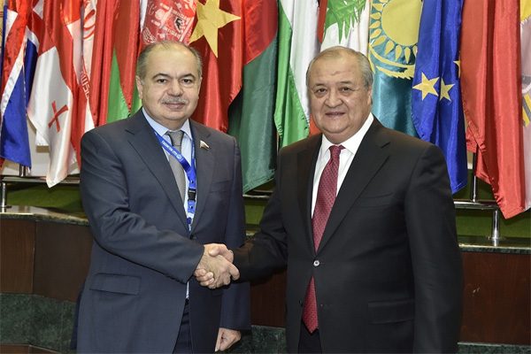 Abdulaziz Kamilov receives Russian Senators