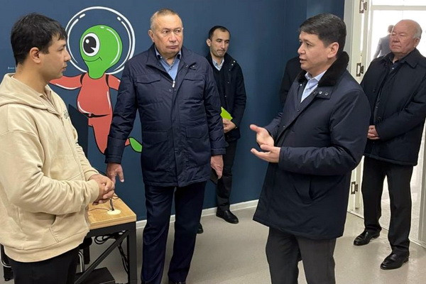 Жиззахда аҳоли мурожаатлари билан ишлаш ҳолати танқидий муҳокама қилинди