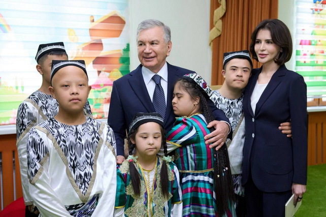 O‘zbekiston Prezidenti Andijon shahridagi “Imkoniyatlar olami” markaziga tashrif buyurdi