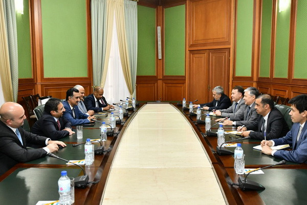 Deputy Foreign Minister of Uzbekistan met with the President of Kuwait Investment Co.