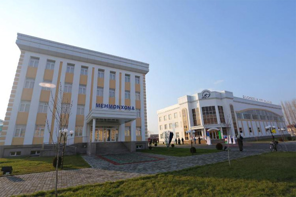 В Андижане открыли спортивный комплекс школы по фехтованию