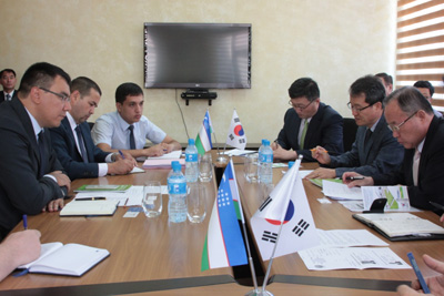 Uzbek Labour Minister meets with South Korean professors