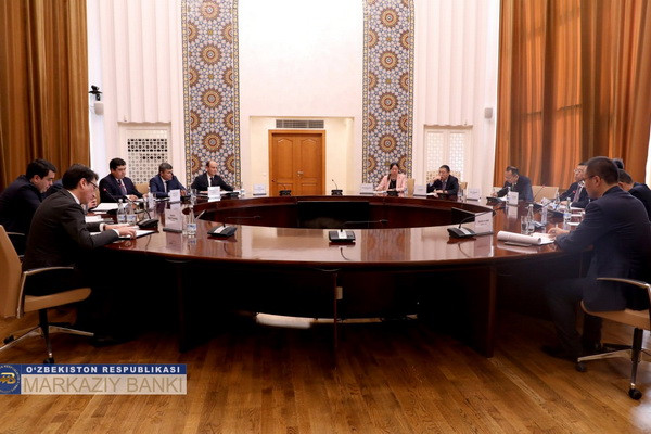 The Central Bank holds a meeting with the management of Bank of China