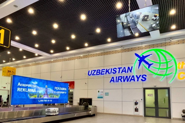 The work of the luggage compartment broadcast at the Tashkent airport