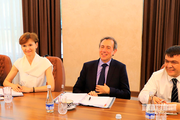 Jamshid Kuchkarov and Cyril Muller discuss cooperation between Uzbekistan and World Bank