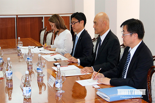 В Минфине Узбекистана прошла встреча с делегацией FALIA